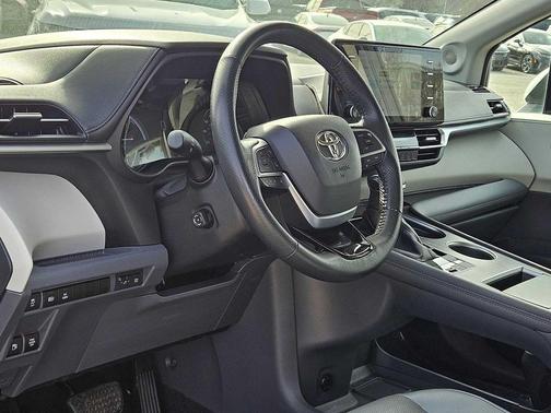 2021 Toyota Sienna Limited