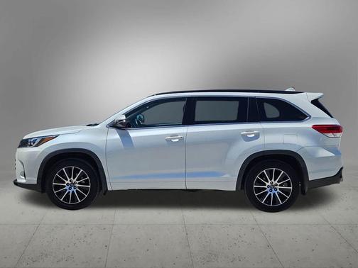2017 Toyota Highlander SE