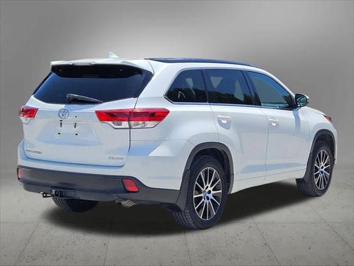 2017 Toyota Highlander SE