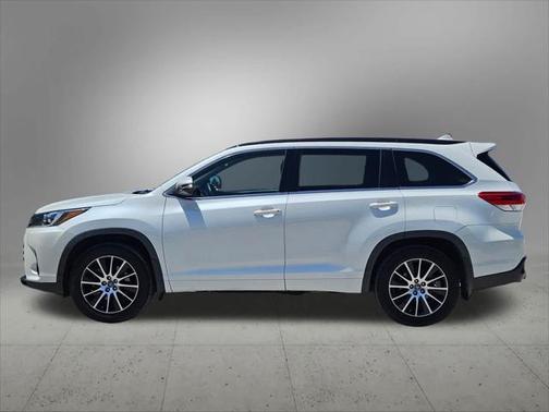 2017 Toyota Highlander SE