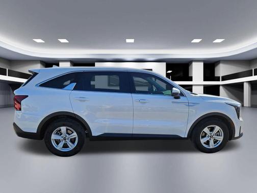 2025 Kia Sorento LX