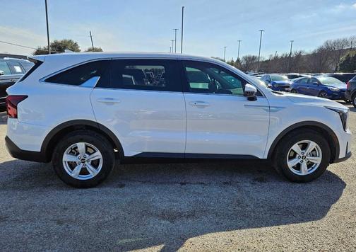 2025 Kia Sorento LX