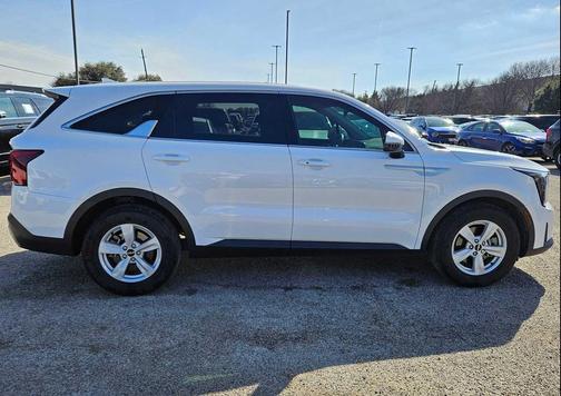 2025 Kia Sorento LX
