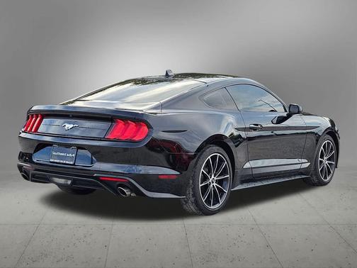2021 Ford Mustang EcoBoost