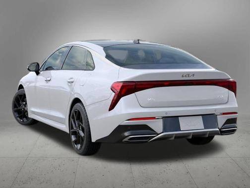 Snow White Pearl 2026 Kia K5 GT-Line