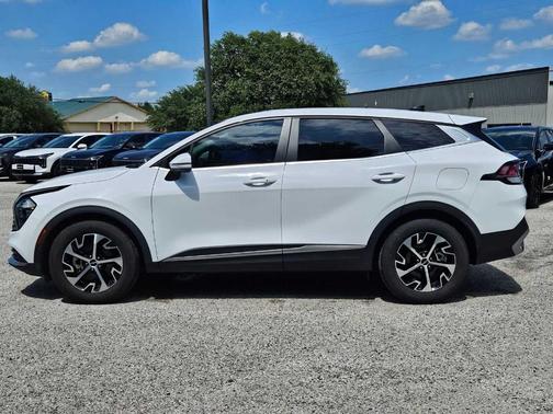 Glacial White Pearl 2023 Kia Sportage EX
