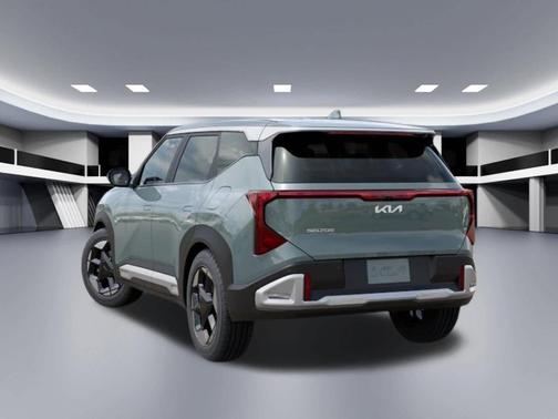 Green 2027 Kia Seltos S
