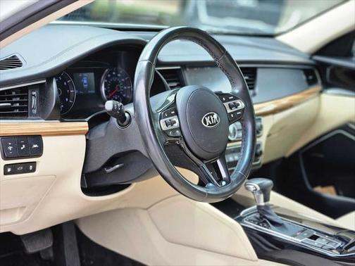 2019 Kia Cadenza Technology