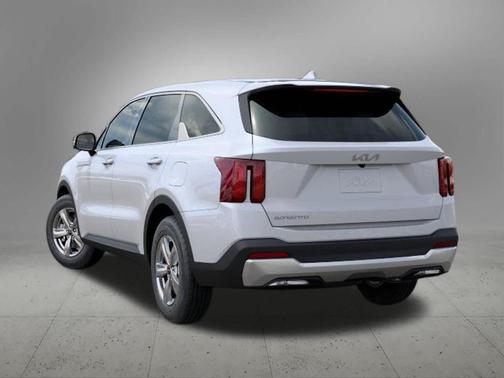 Glacial White Pearl 2026 Kia Sorento LX