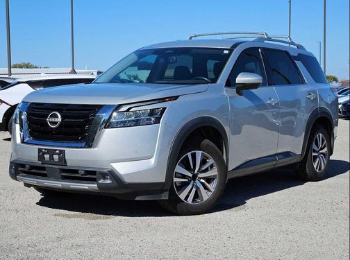 2022 Nissan Pathfinder SL