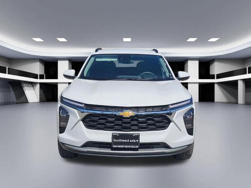 Summit White 2025 Chevrolet Trax LT