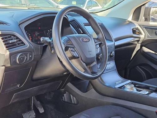 2020 Ford Edge SE