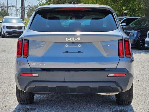 2023 Kia Sorento LX