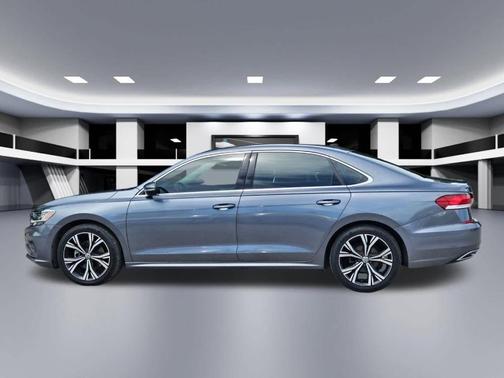 Platinum Gray Metallic 2022 Volkswagen Passat 2.0T SE