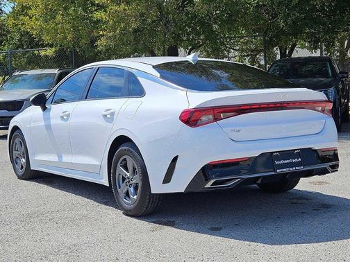 2022 Kia K5 LXS
