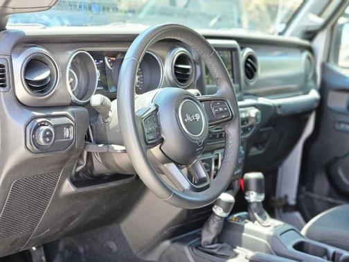 2023 Jeep Gladiator Sport