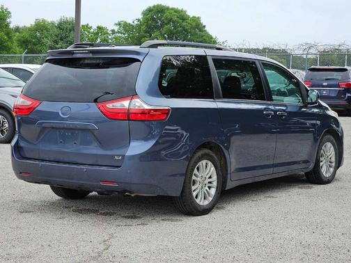2017 Toyota Sienna XLE