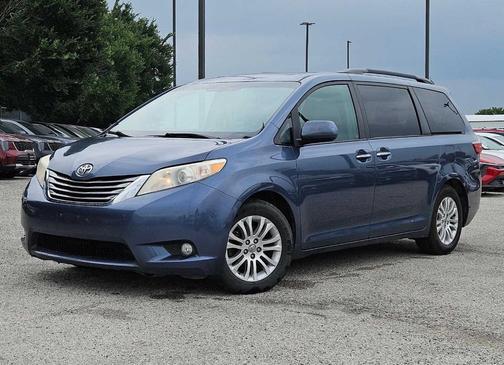 2017 Toyota Sienna XLE
