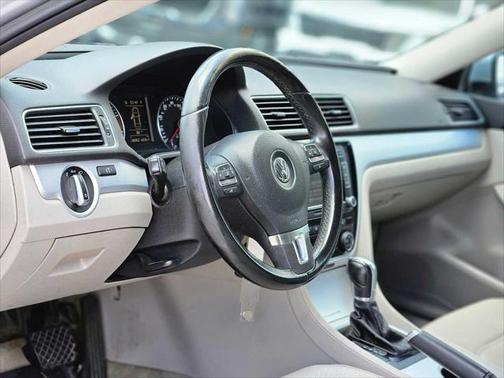 2013 Volkswagen Passat 2.5 SE