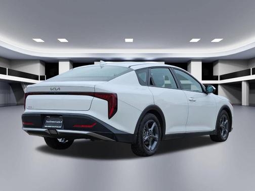 Snow White Pearl 2025 Kia K4