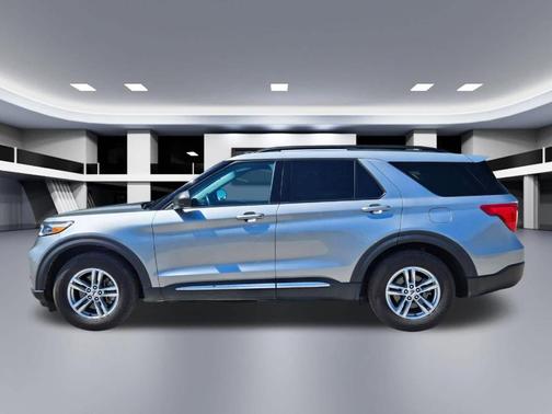 Iconic Silver Metallic 2023 Ford Explorer XLT