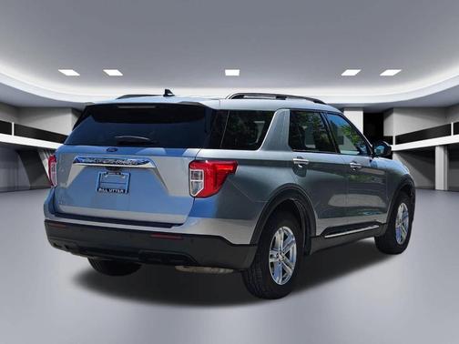 Iconic Silver Metallic 2023 Ford Explorer XLT