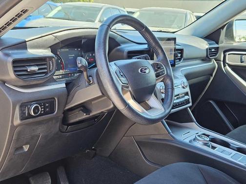 Iconic Silver Metallic 2023 Ford Explorer XLT