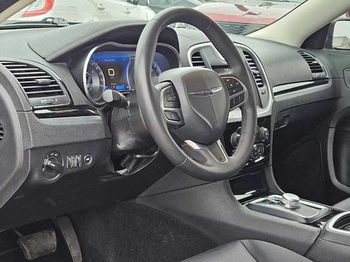 2023 Chrysler 300 Touring