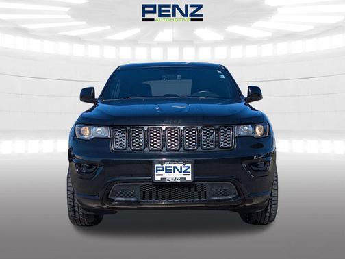Diamond Black Crystal Pearlcoat 2019 Jeep Grand Cherokee Altitude