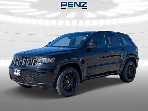 Diamond Black Crystal Pearlcoat 2019 Jeep Grand Cherokee Altitude