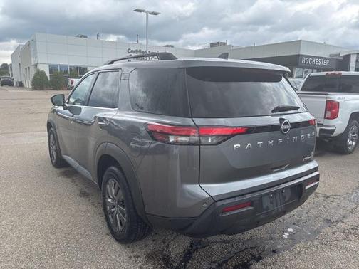2022 Nissan Pathfinder SV 4WD