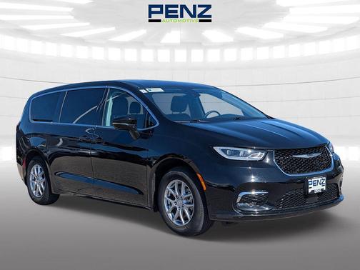 Diamond Black Crystal Pearlcoat 2024 Chrysler Pacifica Touring L