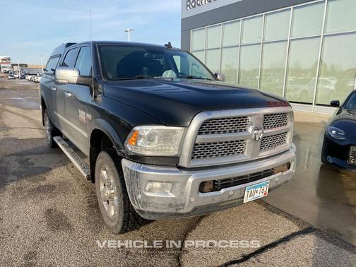 2018 RAM 2500 Laramie Crew Cab 4x4 6'4' Box