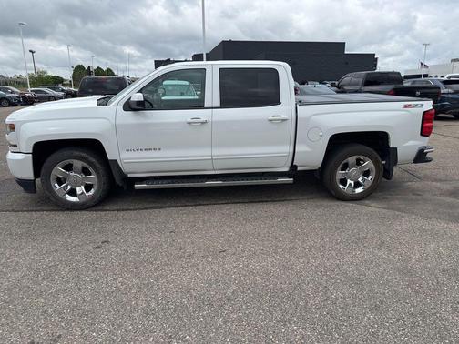 Summit White 2017 Chevrolet Silverado 1500 2LT
