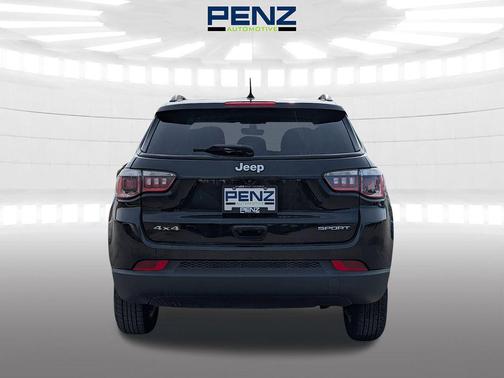 Diamond Black Crystal Pearlcoat 2018 Jeep Compass Sport