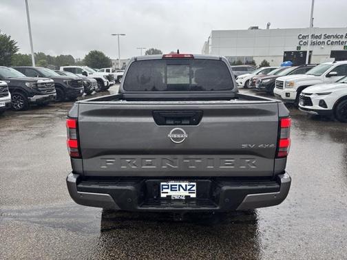 2024 Nissan Frontier SV