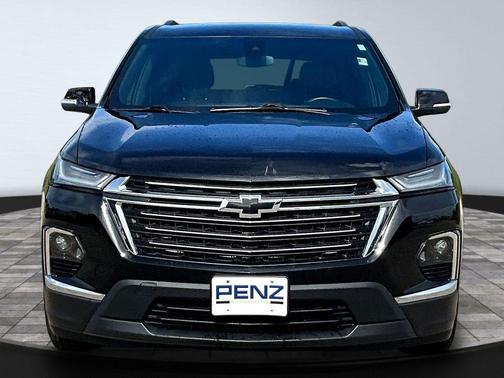 Mosaic Black Metallic 2023 Chevrolet Traverse LT Leather
