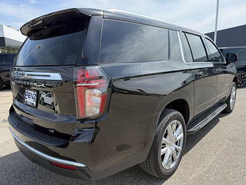 Black 2022 Chevrolet Suburban LT