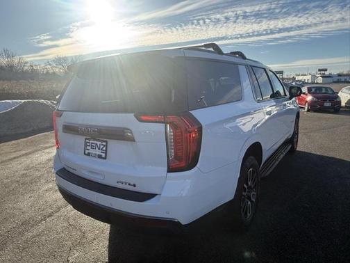 2023 GMC Yukon XL 4WD AT4