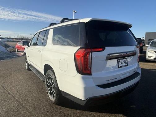 2023 GMC Yukon XL 4WD AT4