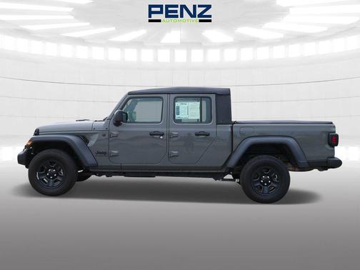 2022 Jeep Gladiator Sport