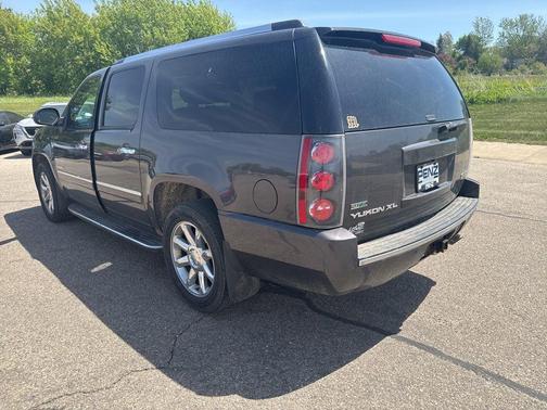 Storm Gray Metallic 2010 GMC Yukon XL Denali
