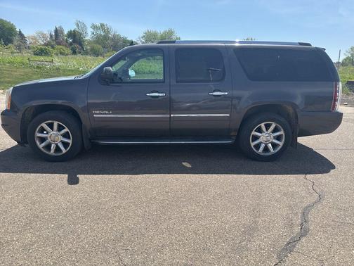Storm Gray Metallic 2010 GMC Yukon XL Denali