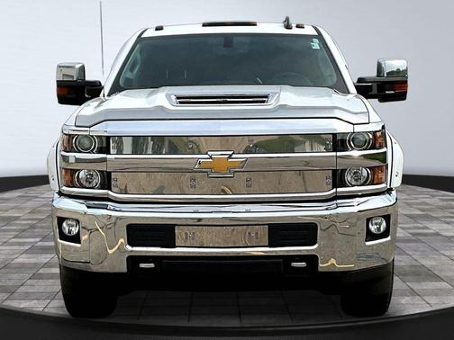 Summit White 2019 Chevrolet Silverado 2500 LT