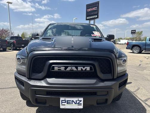 Diamond Black Crystal Pearlcoat 2021 RAM 1500 Classic SLT