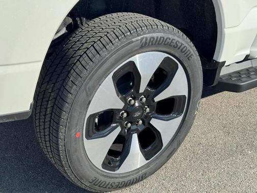 2025 Ford F-150 Lightning Platinum