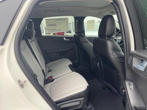 2026 Ford Escape Platinum AWD