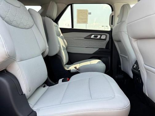 2025 Ford Explorer Platinum 4WD