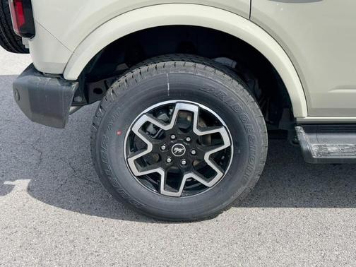 Desert Sand 2026 Ford Bronco Outer Banks