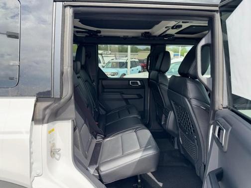 Oxford White 2026 Ford Bronco Badlands